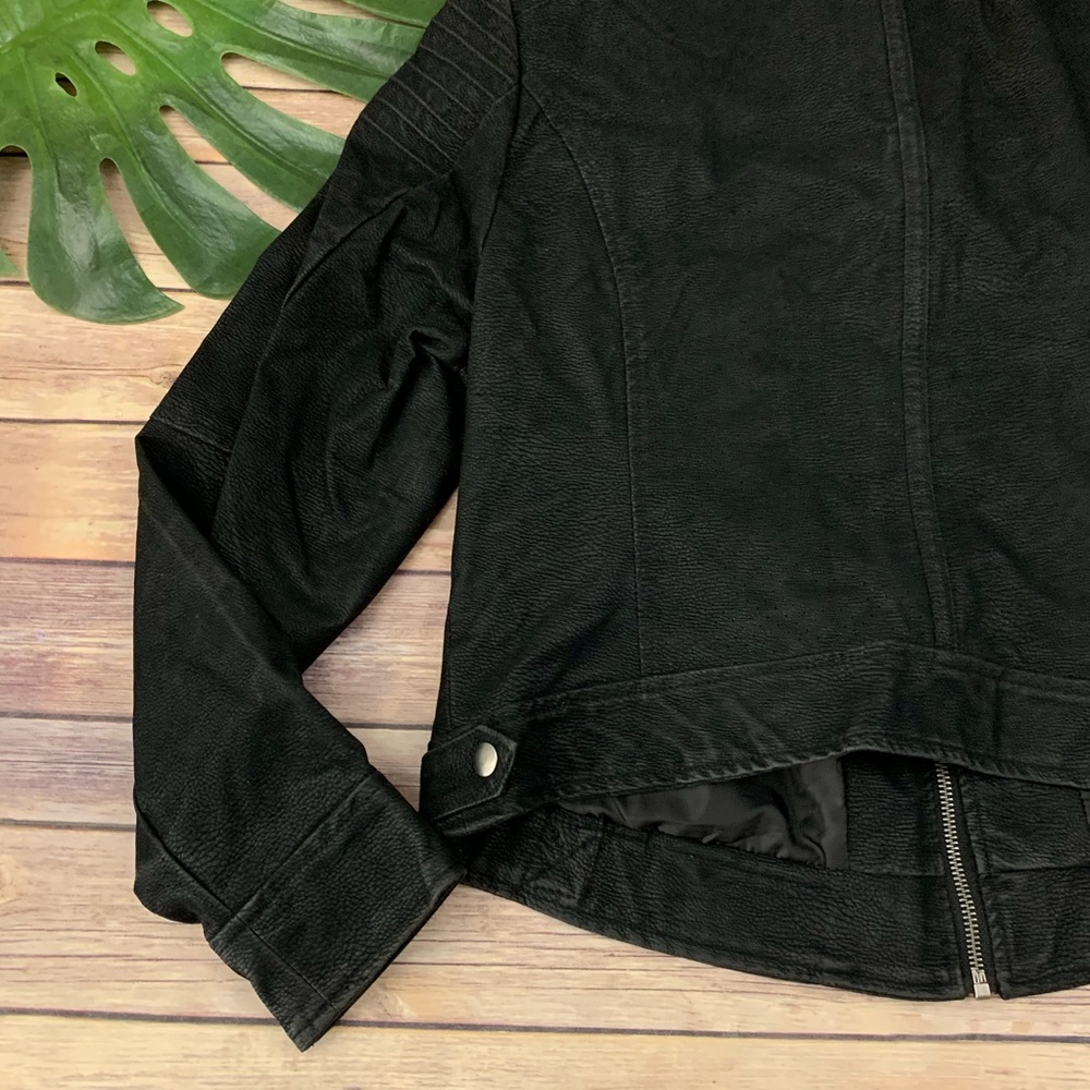 Torrid black faux suede zip up biker moto jacket - Picture 11 of 12